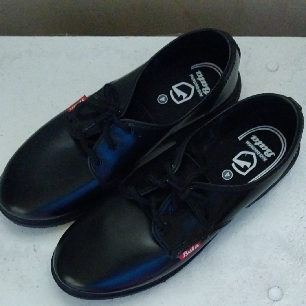 Bata Anti Bacterial Lace Up Boys Dress Shoes Size 4. NWOB